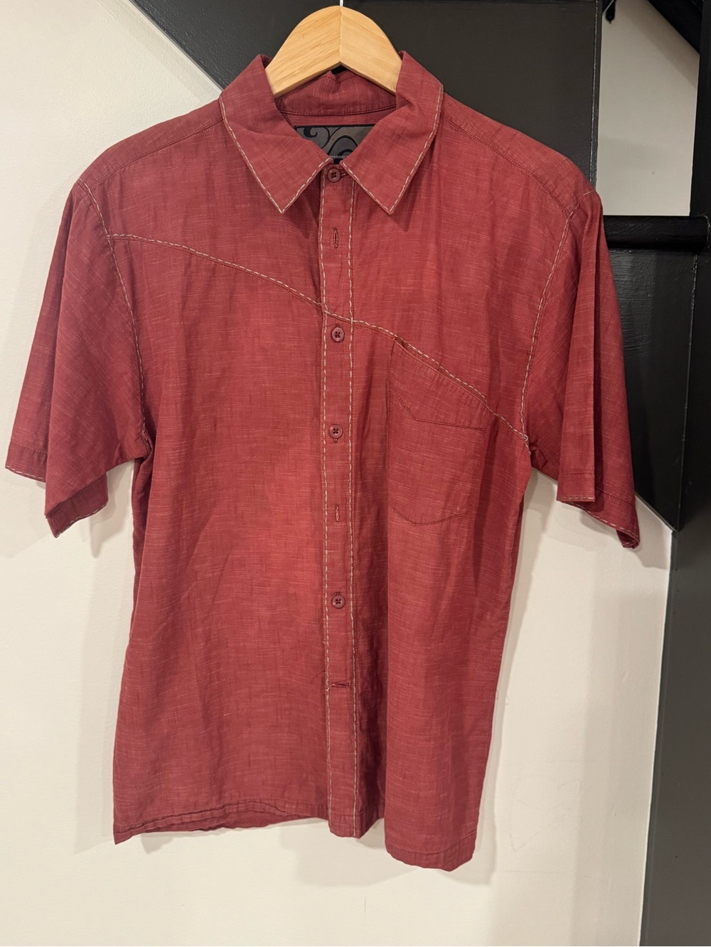 Prana Men's Short-Sleeve Button-Up Shirt in Brick Red